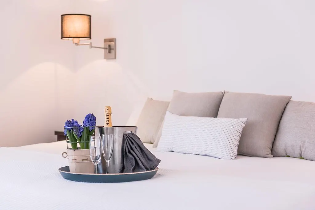 Fino Hotel & Suites Christchurch 4*,